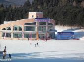 伊春梅花河山庄度假村旅游攻略 之 梅花山滑雪场