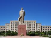 大连理工大学校园风光 之 毛主席雕像