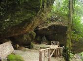 五指山热带雨林风景区旅游攻略 之 巨石岩屋