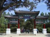 隆化董存瑞烈士陵园旅游攻略 之 陵园牌楼