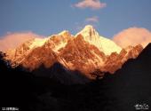 贡嘎山风景名胜区旅游攻略 之 日照金山