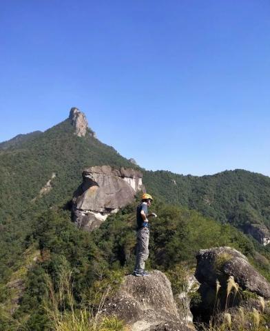 翻越乌大岩,冲顶马鞍峰 翻越乌大岩,冲顶马鞍峰