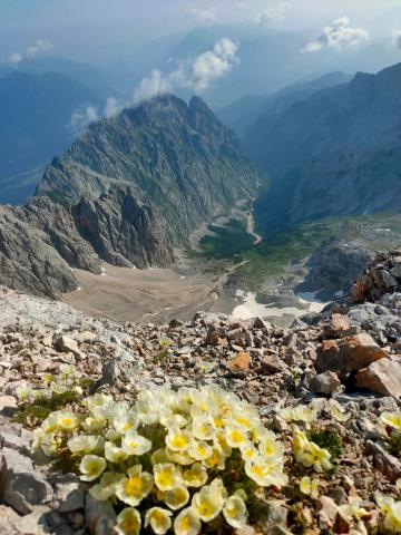 筋疲力尽的楚格峰铁索攀岩山脊路线 筋疲力尽的楚格峰铁索攀岩山脊路线