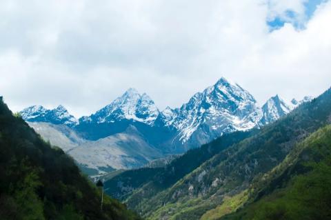 游记|那些年我拍过的四姑娘山:雪山、草甸、枯树滩 游记|那些年我拍过的四姑娘山:雪山、草甸、枯树滩