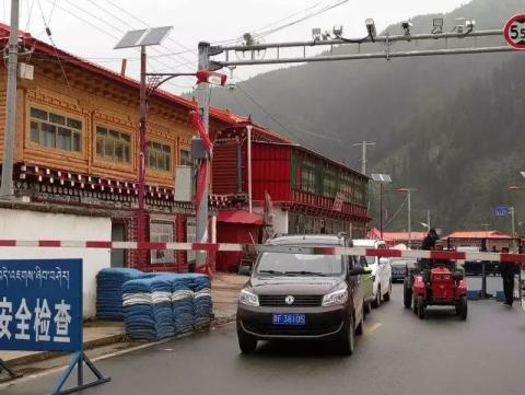 川西大环之旅 | 第三天:即将消失的佛学院 川西大环之旅 | 第三天:即将消失的佛学院