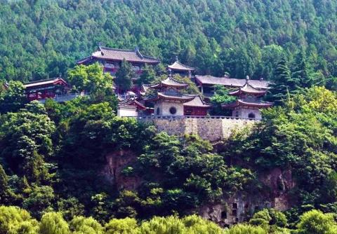 雨中游“龙门石窟”(下) 雨中游“龙门石窟”(下)