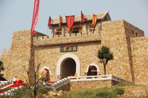 山东红石寨香山湖旅游度假区旅游攻略 之 石寨正门 山东红石寨香山湖旅游度假区旅游攻略 之 石寨正门