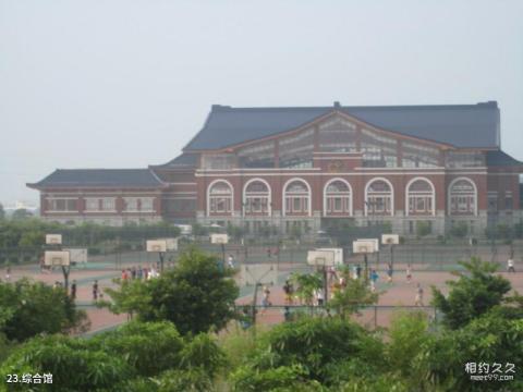 南方医科大学校园风光 之 综合馆