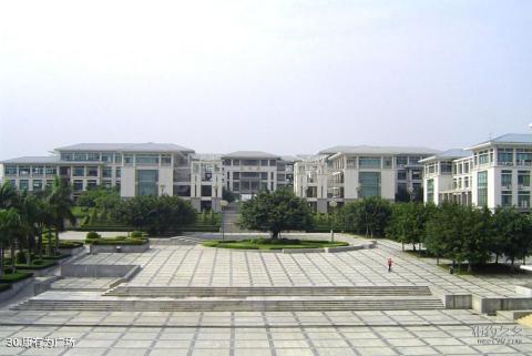华南师范大学校园风光 之 康有为广场