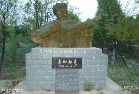 可克达拉草原之夜风情园旅游攻略 之 唐加勒克塑像 可克达拉草原之夜风情园旅游攻略 之 唐加勒克塑像