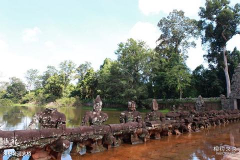 柬埔寨大吴哥城旅游攻略 之 护城河大桥 柬埔寨大吴哥城旅游攻略 之 护城河大桥