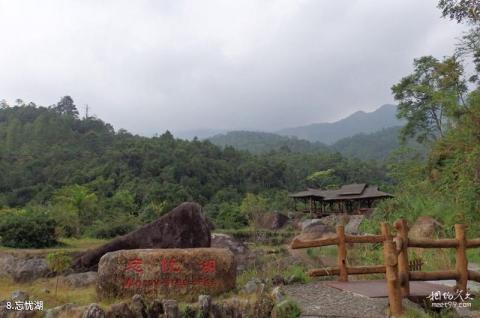 东兴屏峰雨林公园旅游攻略 之 忘忧湖