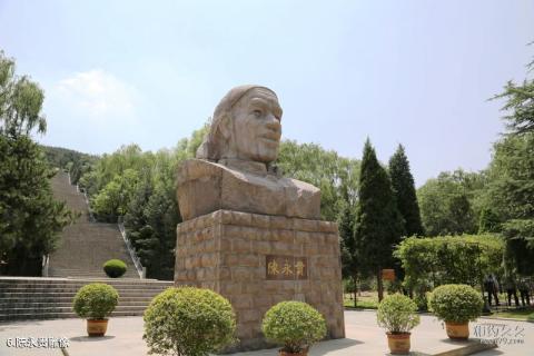 山西昔阳大寨景区旅游攻略 之 陈永贵雕像 山西昔阳大寨景区旅游攻略 之 陈永贵雕像
