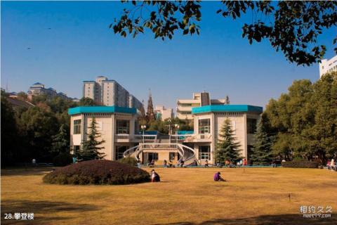 中南大学校园风光 之 攀登楼