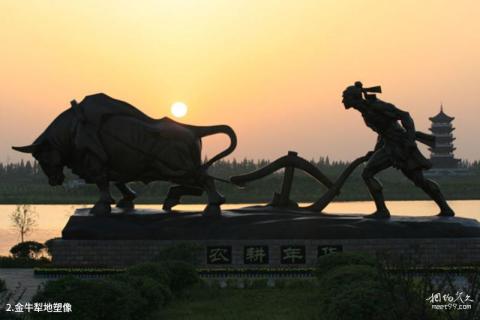 黄陂农耕年华景区旅游攻略 之 金牛犁地塑像 黄陂农耕年华景区旅游攻略 之 金牛犁地塑像