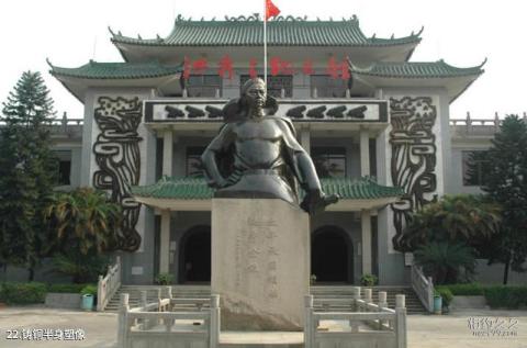 洪秀全故居纪念馆旅游攻略 之 铸铜半身塑像