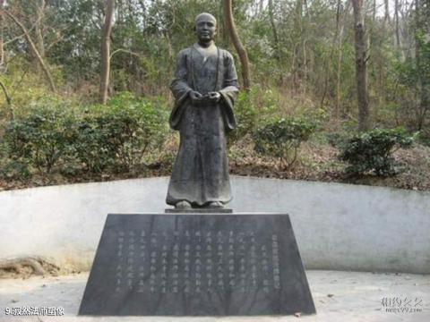 南京栖霞山风景名胜区旅游攻略 之 寂然法师塑像 南京栖霞山风景名胜区旅游攻略 之 寂然法师塑像