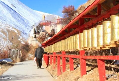西藏扎耶巴洞窟群旅游攻略 之 转经筒 西藏扎耶巴洞窟群旅游攻略 之 转经筒