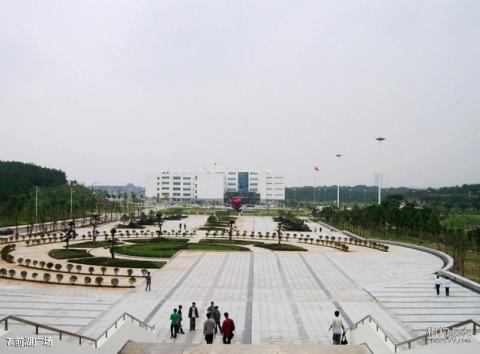 南昌大学校园风光 之 前湖广场