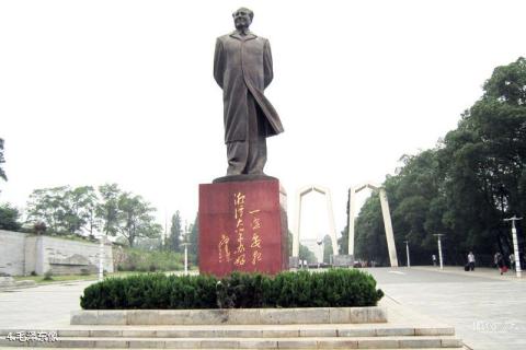 湖南湘潭大学校园风光 之 毛泽东像 湖南湘潭大学校园风光 之 毛泽东像