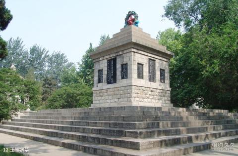 临沂华东革命烈士陵园旅游攻略 之 王麓水墓