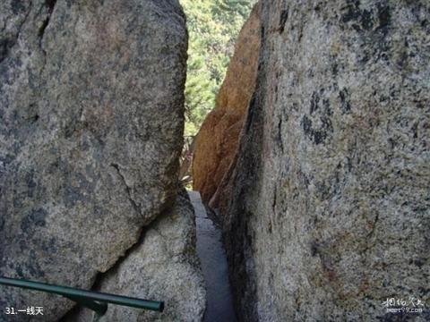鞍山千山风景名胜区旅游攻略 之 一线天 鞍山千山风景名胜区旅游攻略 之 一线天