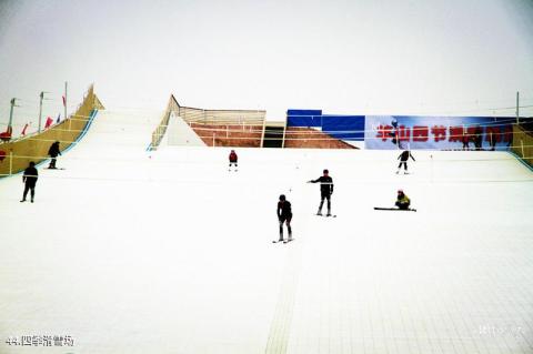 羊山古镇国际军事旅游度假区旅游攻略 之 四季滑雪场 羊山古镇国际军事旅游度假区旅游攻略 之 四季滑雪场