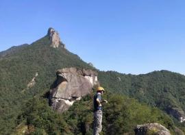 翻越乌大岩，冲顶马鞍峰